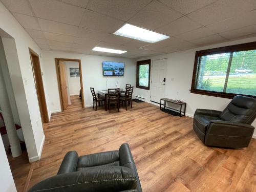 Peaceful Acres Triplex One - Lighthouse Inn - Soldotna, Alaska thumb 2