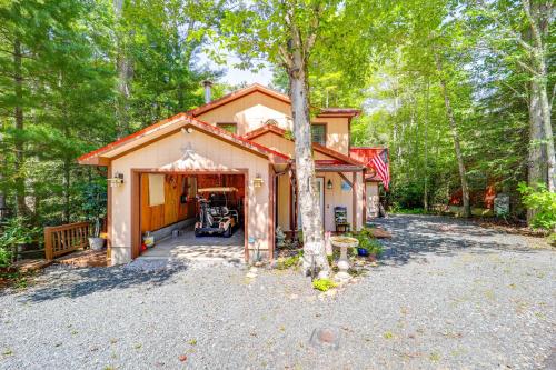 Peaceful Newland Home with Balcony 10 Mi to Slopes! in Newland, USA