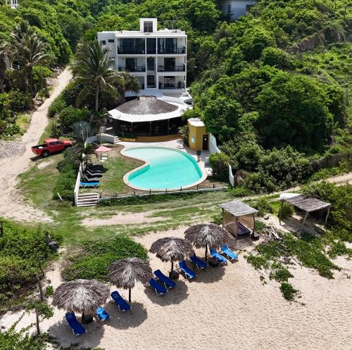 . Manta Raya Hotel - right on the beach