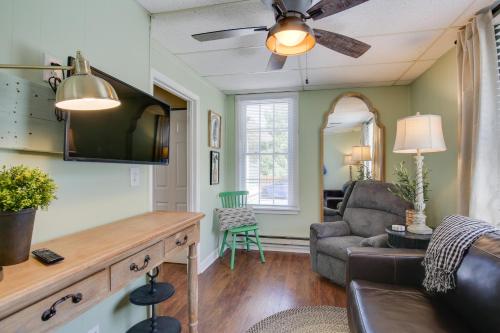 The Cabernet Cabin Defiance Home on Katy Trail! in Defiance, USA