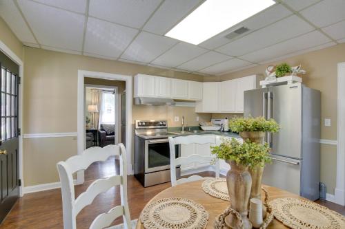 The Cabernet Cabin Defiance Home on Katy Trail! The Cabernet Cabin Defiance Home on Katy Trail!