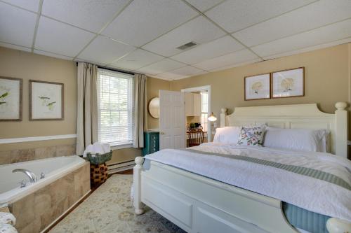 The Cabernet Cabin Defiance Home on Katy Trail! The Cabernet Cabin Defiance Home on Katy Trail!