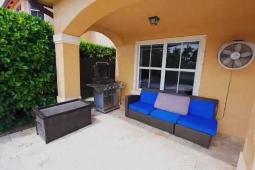 Serene Miami Pool Home in Tamiami, USA