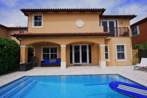 Serene Miami Pool Home in Tamiami, USA