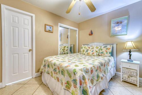 Beach House Condominiums C104 - Beachfront with Pool, WiFi, & Beach Service Beach House Condominiums C104 - Beachfront with Pool, WiFi, & Beach Service