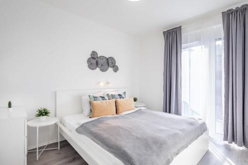Fresh & Modern - with 2 balconies, Budapest