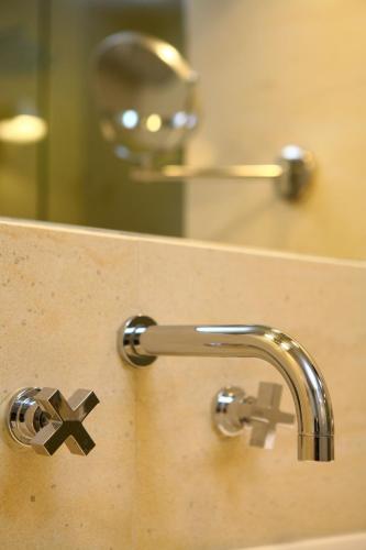 O&B Athens Boutique Hotel - image 9