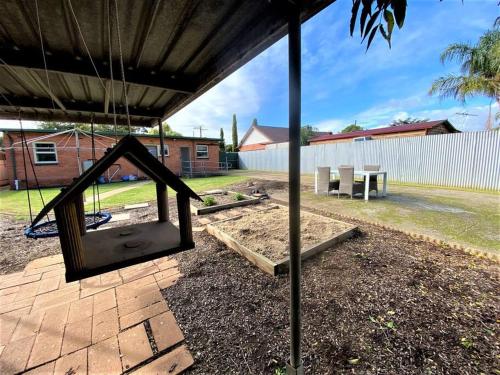 Large Home and Yard Gateway to Barossa, Davoren Park in Elizabeth