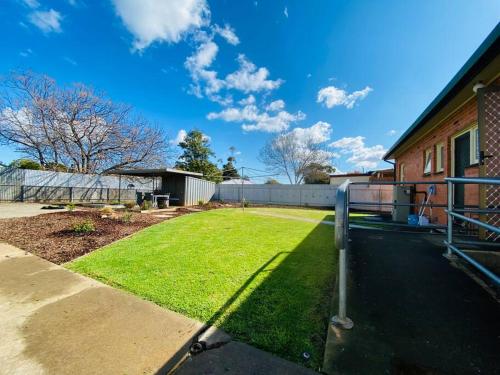 Large Home and Yard Gateway to Barossa, Davoren Park in Elizabeth