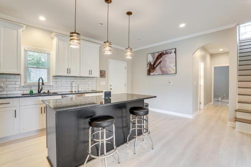 ~ 1/2 Mi to Mercedes-Benz Stadium: Atlanta Home in Vine City