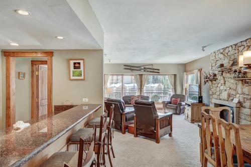 Ten Mile Condo - image 11