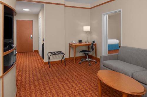 1 Bedroom Junior Suite, 1 King, Sofa bed
