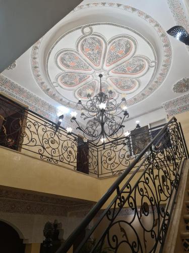 Maison moderne de 370m2 sur 3 étages (Maison moderne de 370m2 sur 3 etages) in 부아르가니