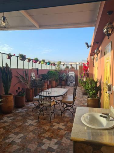 Maison moderne de 370m2 sur 3 étages (Maison moderne de 370m2 sur 3 etages) in 부아르가니