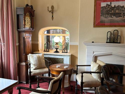 Chester Court Hotel - image 7
