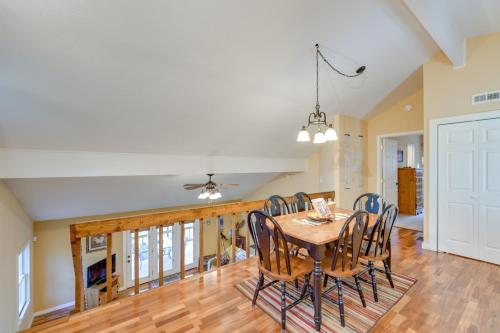 Franklin Cabin Deck with Smoky Mountain Views! in แฟรงคลิน (นอร์ทคาโรไลน่า)