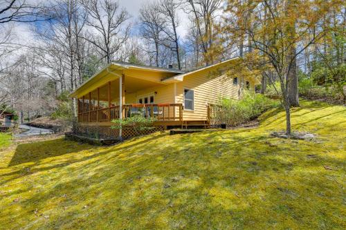 Franklin Cabin Deck with Smoky Mountain Views! in แฟรงคลิน (นอร์ทคาโรไลน่า)