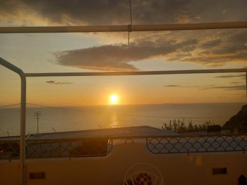 Tramonto sul mare - Tap to explore photos