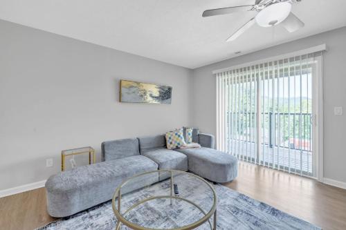 Stonecrest 623, 2bd Apt I Free Parking I Pool in New Albany, USA