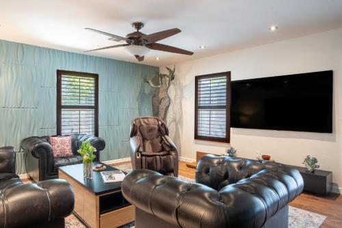 Lamar Suites by AvantStay 2 Homes w Shared Pool in Austin, USA