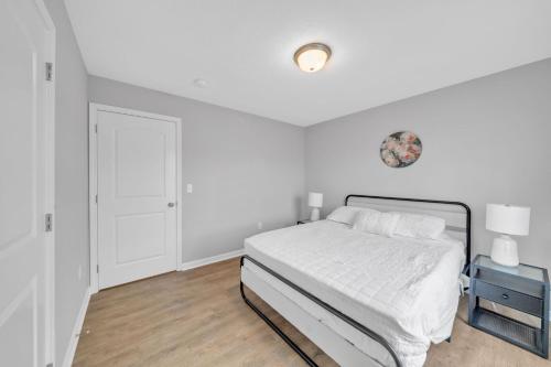 Stonecrest 623, 2bd Apt I Free Parking I Pool in New Albany, USA