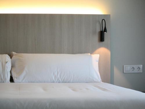 Standard Double or Twin Room image 5