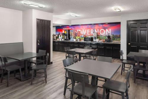 Super 8 by Wyndham Mt. Vernon in Mount Vernon, USA