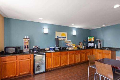 Days Inn by Wyndham Glasgow in Glasgow, USA