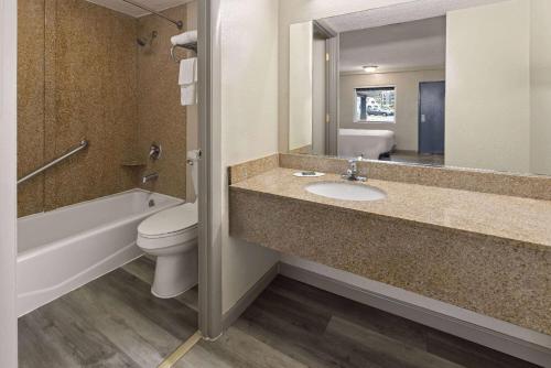 Days Inn by Wyndham Aberdeen - image 6
