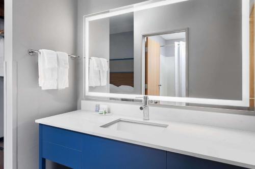 AmericInn by Wyndham Eagle River Downtown - 화장실