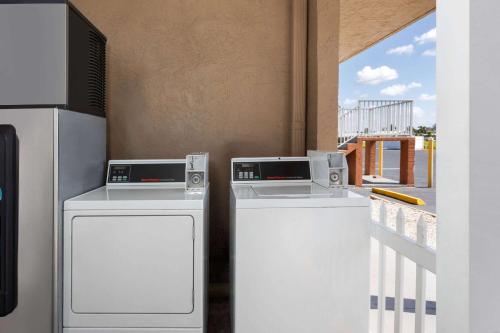 Travelodge Suites by Wyndham Lake Okeechobee - image 8
