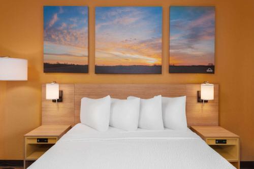 Days Inn by Wyndham Rockford - image 7