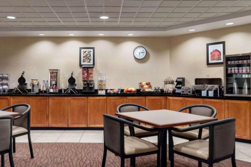 Wingate by Wyndham Louisville East - image 9