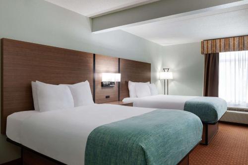 Queen Room with Two Queen Beds - Non-Smoking