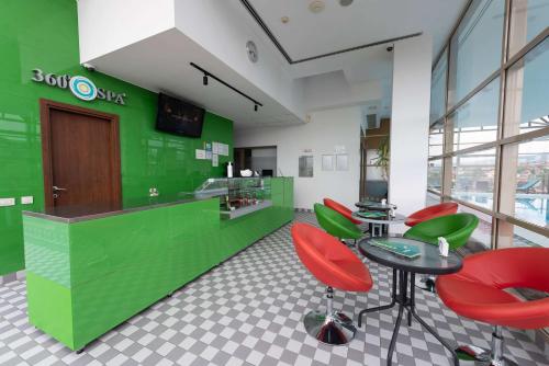 Ramada Hotel Cluj - image 2