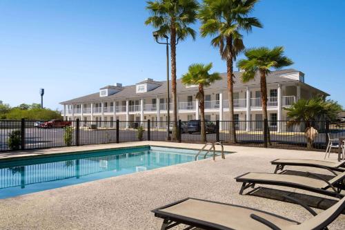 Baymont by Wyndham Kingsland in Kingsland, USA