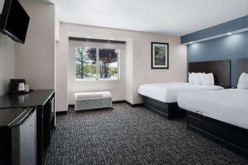 Days Inn & Suites by Wyndham Boardman - main image