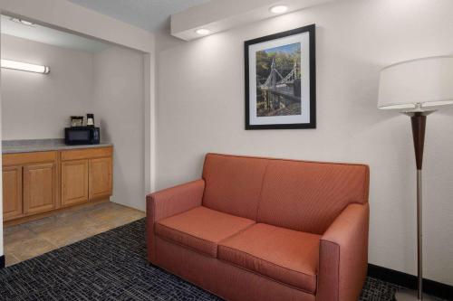 Days Inn & Suites by Wyndham Boardman - image 10