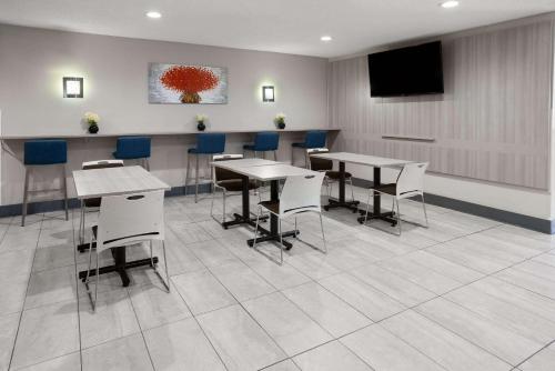 Microtel Inn by Wyndham Raleigh-Durham Airport in Morrisville, USA