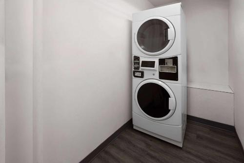 Microtel Inn by Wyndham Raleigh-Durham Airport - image 13