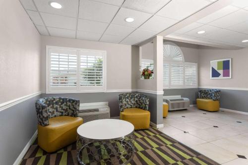 Microtel Inn & Suites by Wyndham Panama City - image 7