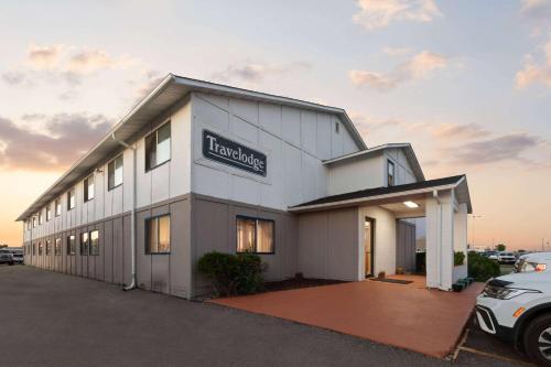 . Travelodge by Wyndham Redwood Falls
