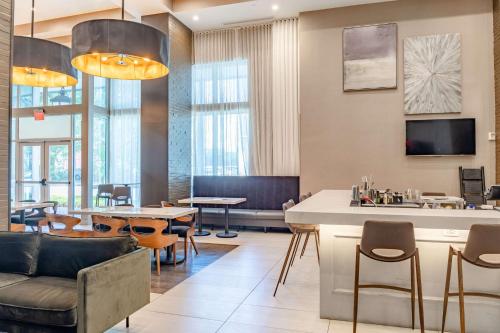 TRYP by Wyndham Savannah