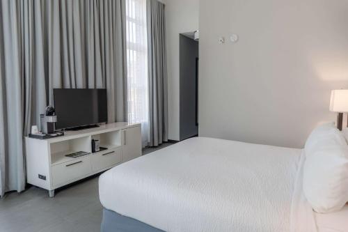 TRYP by Wyndham Savannah