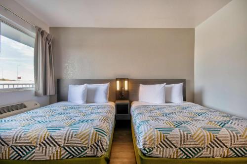 2 queen beds