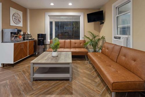 Wildwood Inn, a Travelodge by Wyndham - 로비