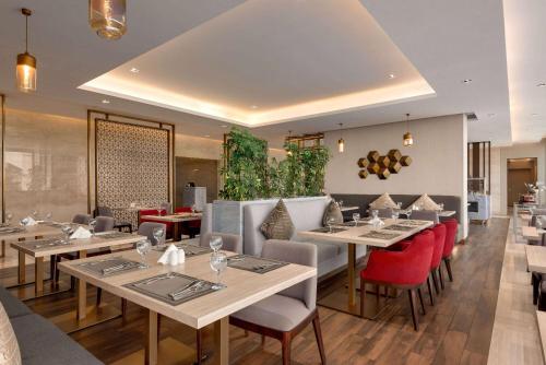 Ramada by Wyndham Riyadh King Fahd Road, Riyadh (photo 10)