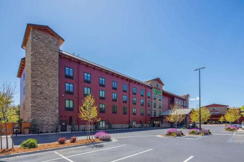 . Wyndham Garden Redwood Valley - Ukiah