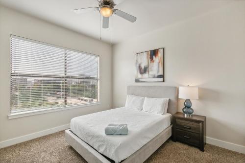 Cs 4149 Elegant 2br I Pool I Gym I Parking in Dallas, USA