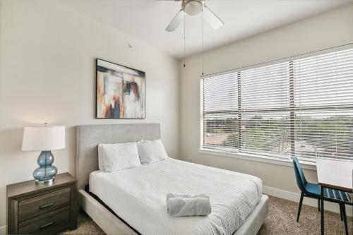Cs 4149 Elegant 2br I Pool I Gym I Parking in Dallas, USA